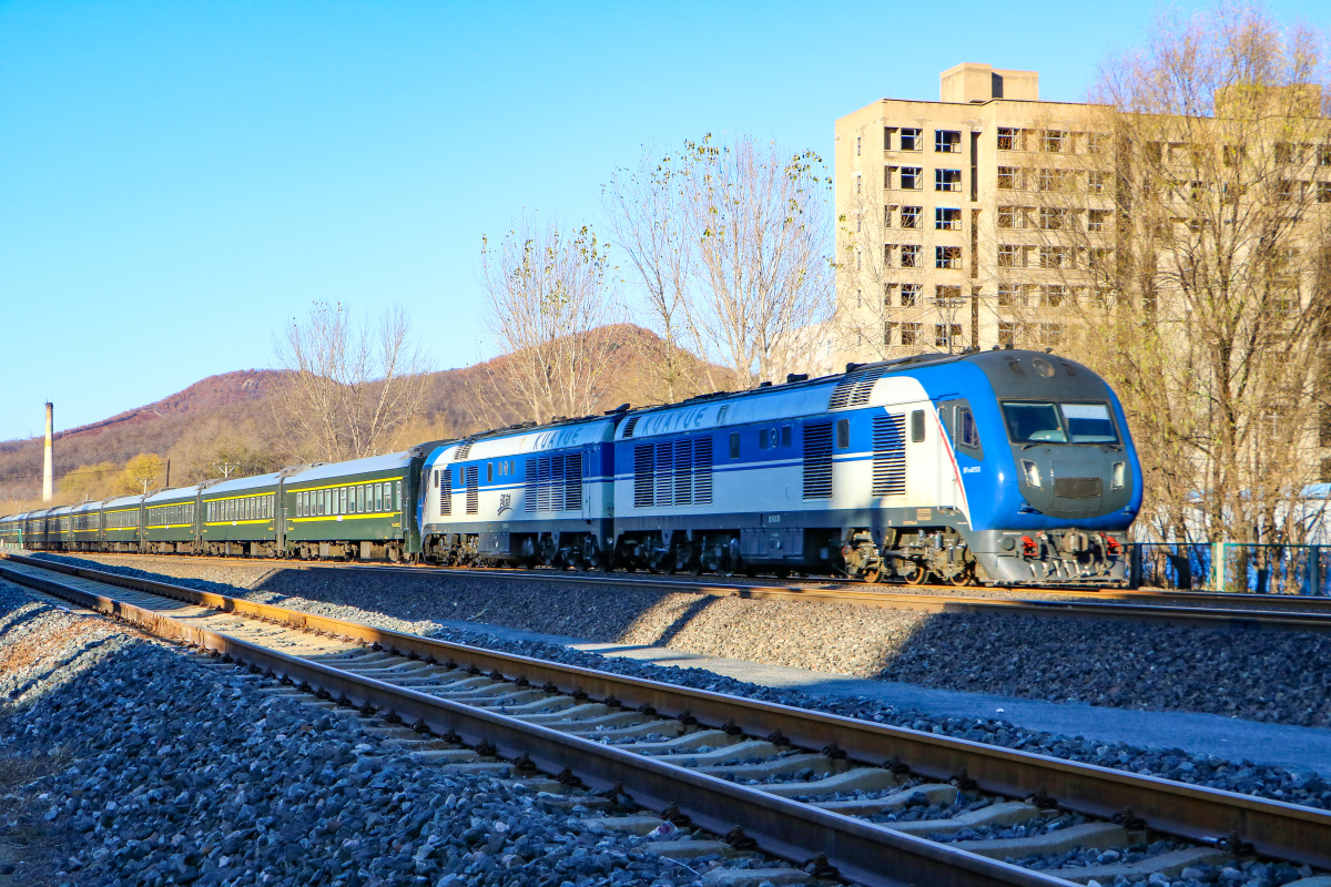 东风11g牵引k7591次通过