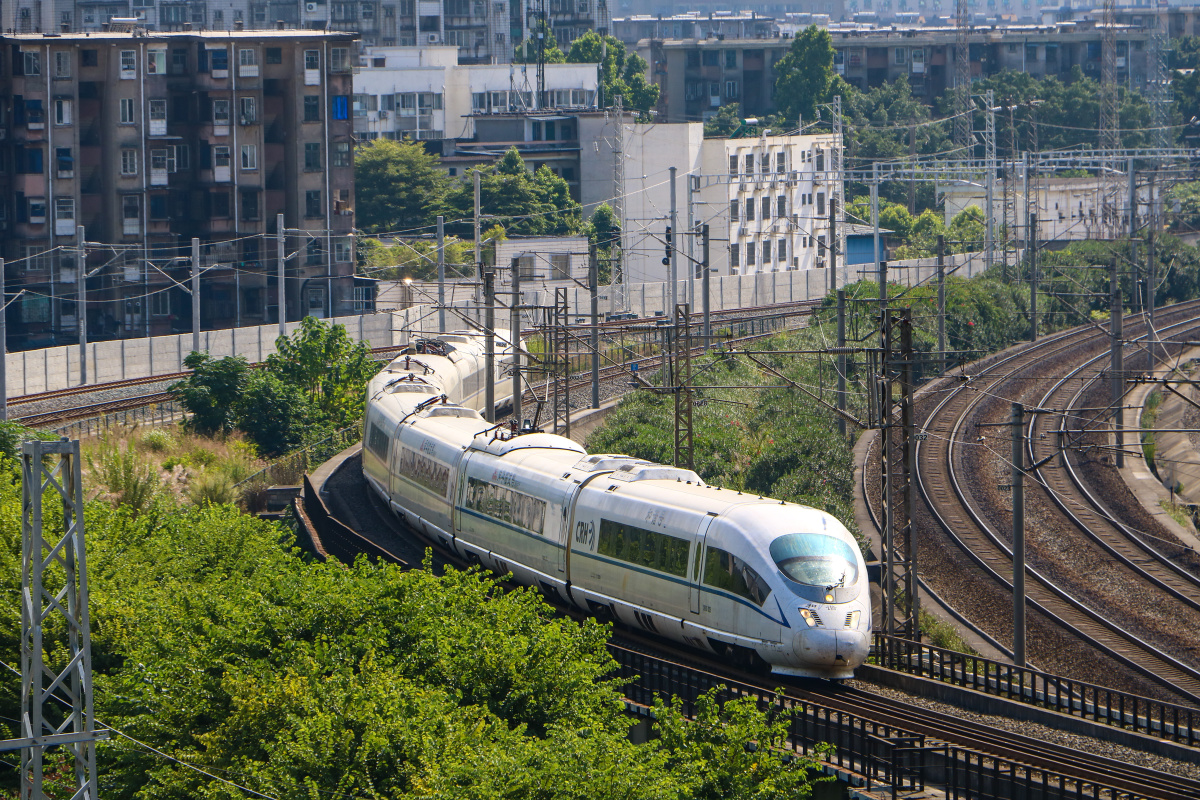 crh3c驶上大桥