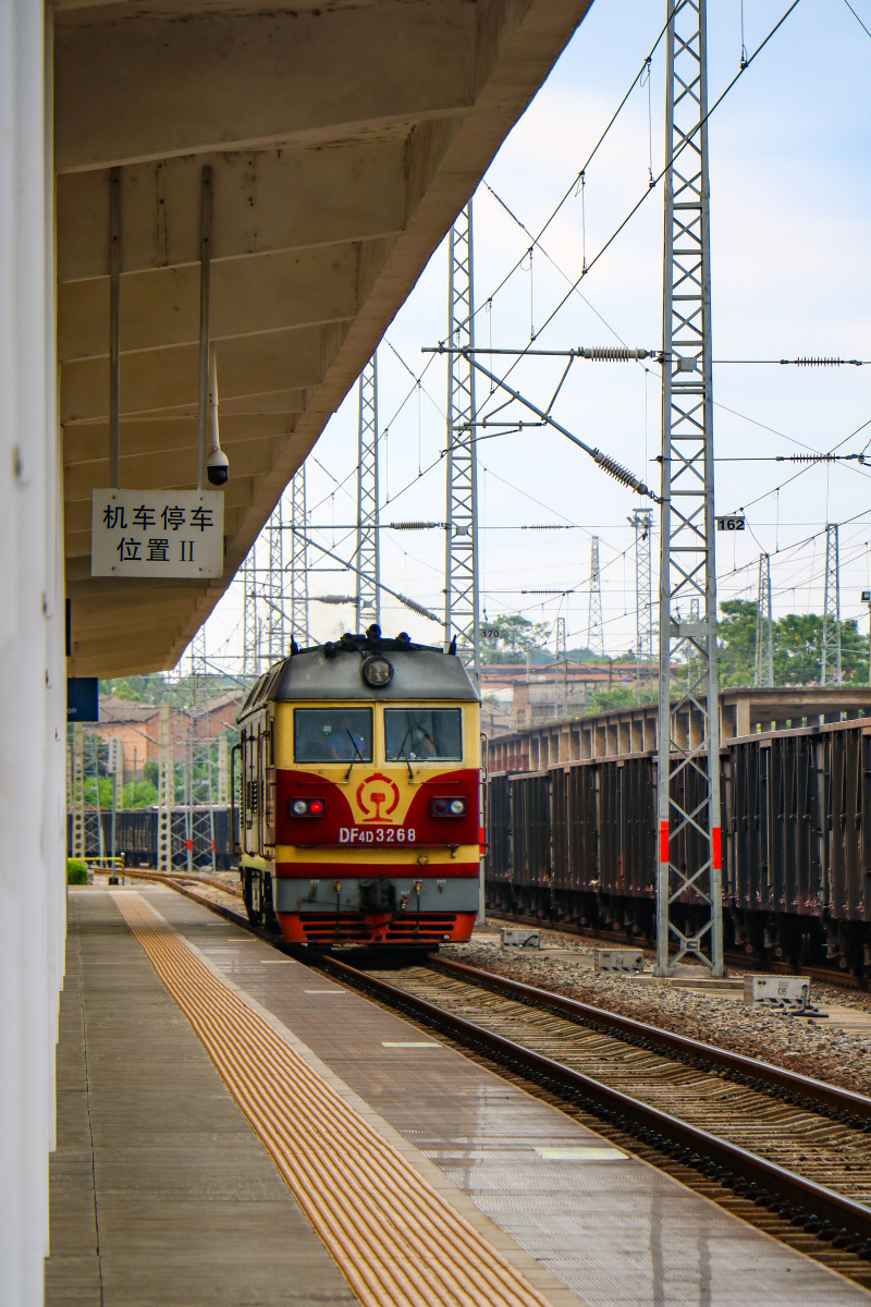 df4d3268玉林站内通过