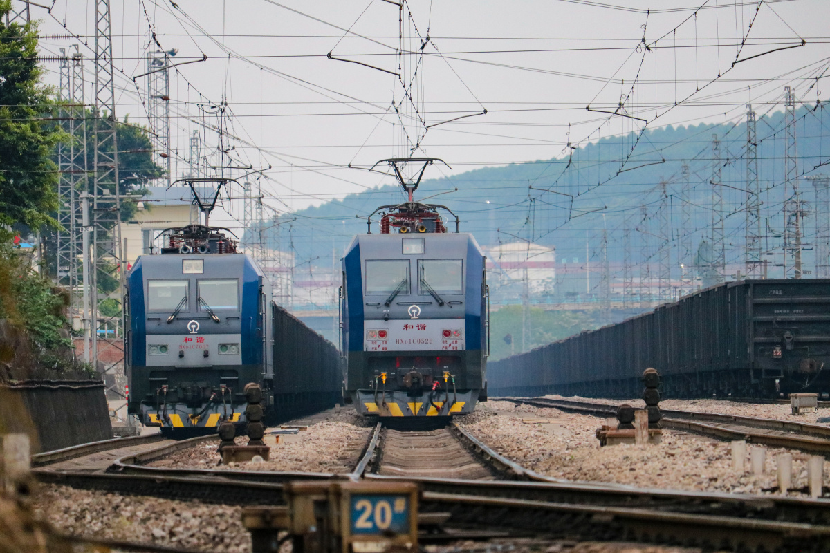 铁路#跑道运输系统发动机站平台派遣货物hxd1c#电力机车还没有人打赏