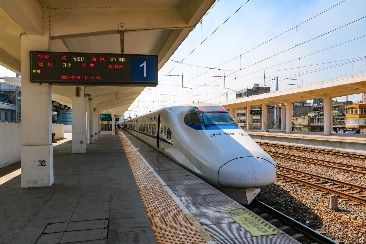 黎湛线上的crh2a动车组