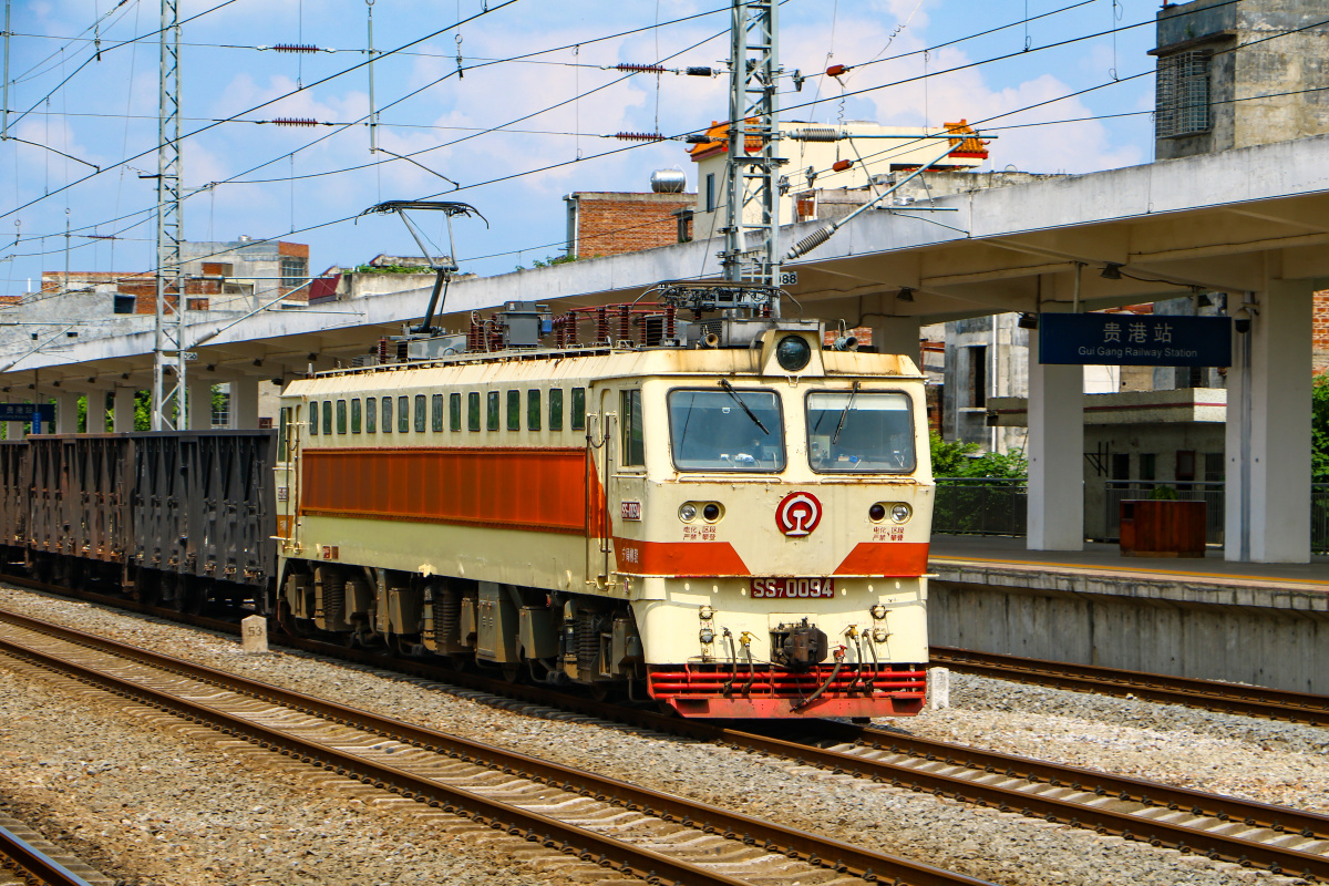 韶山7型电力机车