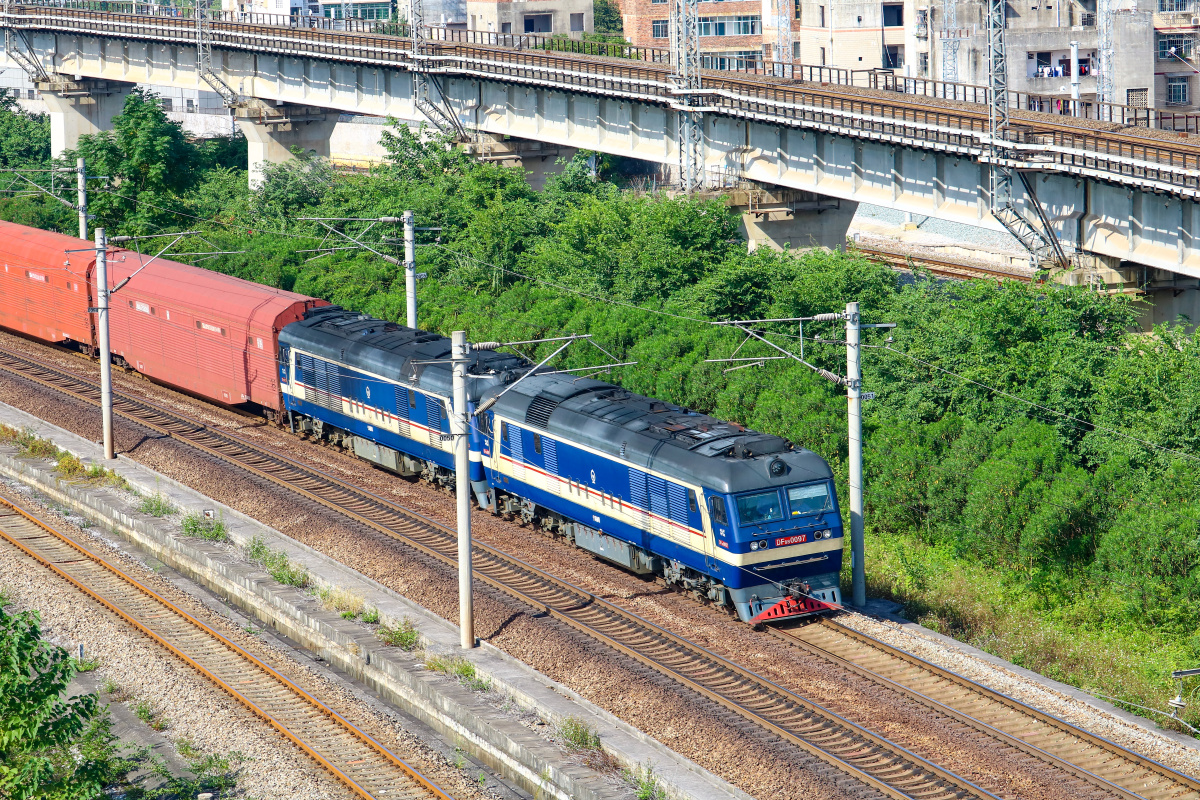 双机8b牵引货列