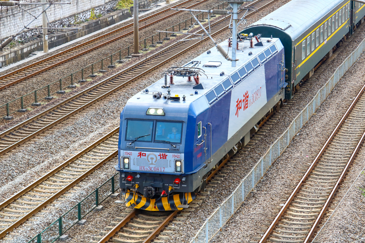 和谐电3c牵引k22次下行