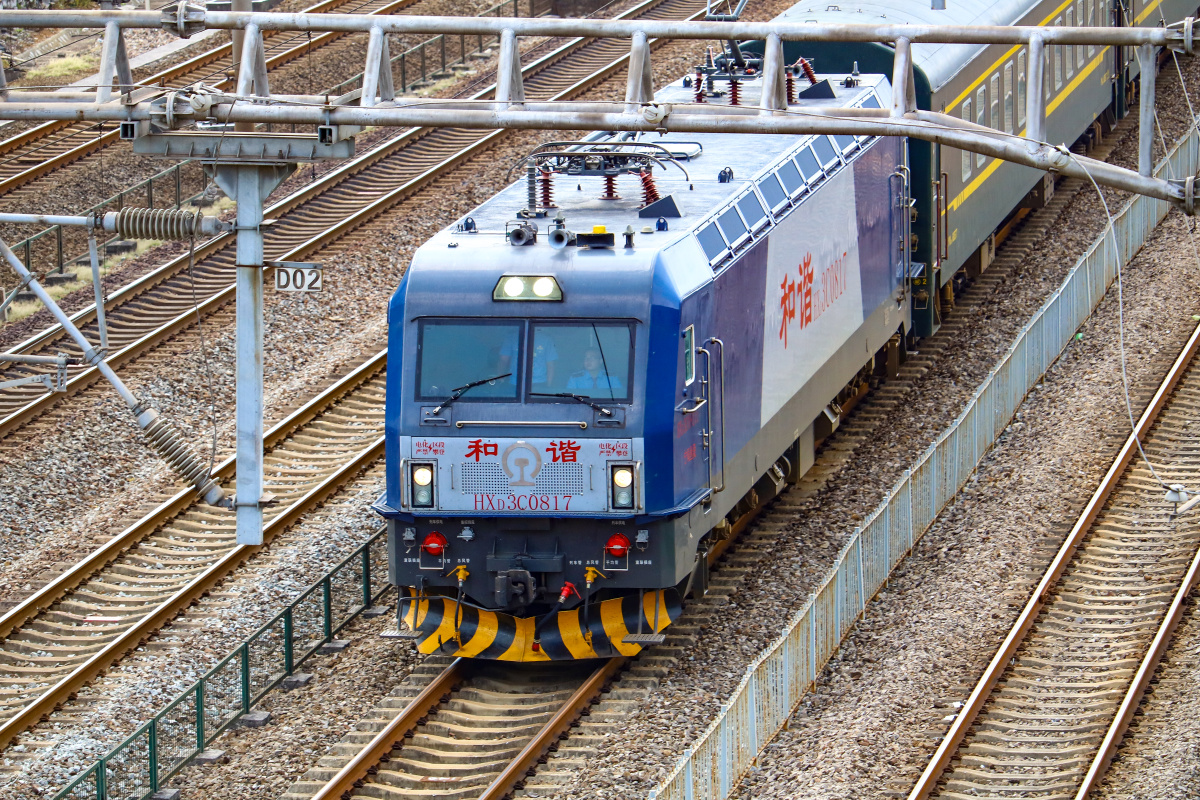 和谐电3c牵引k22次下行