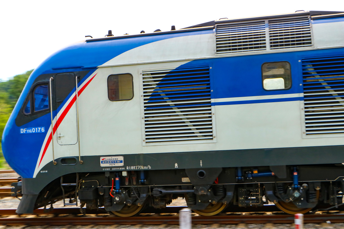 跨越猪东风11g0176来自戚墅堰16v的轰鸣