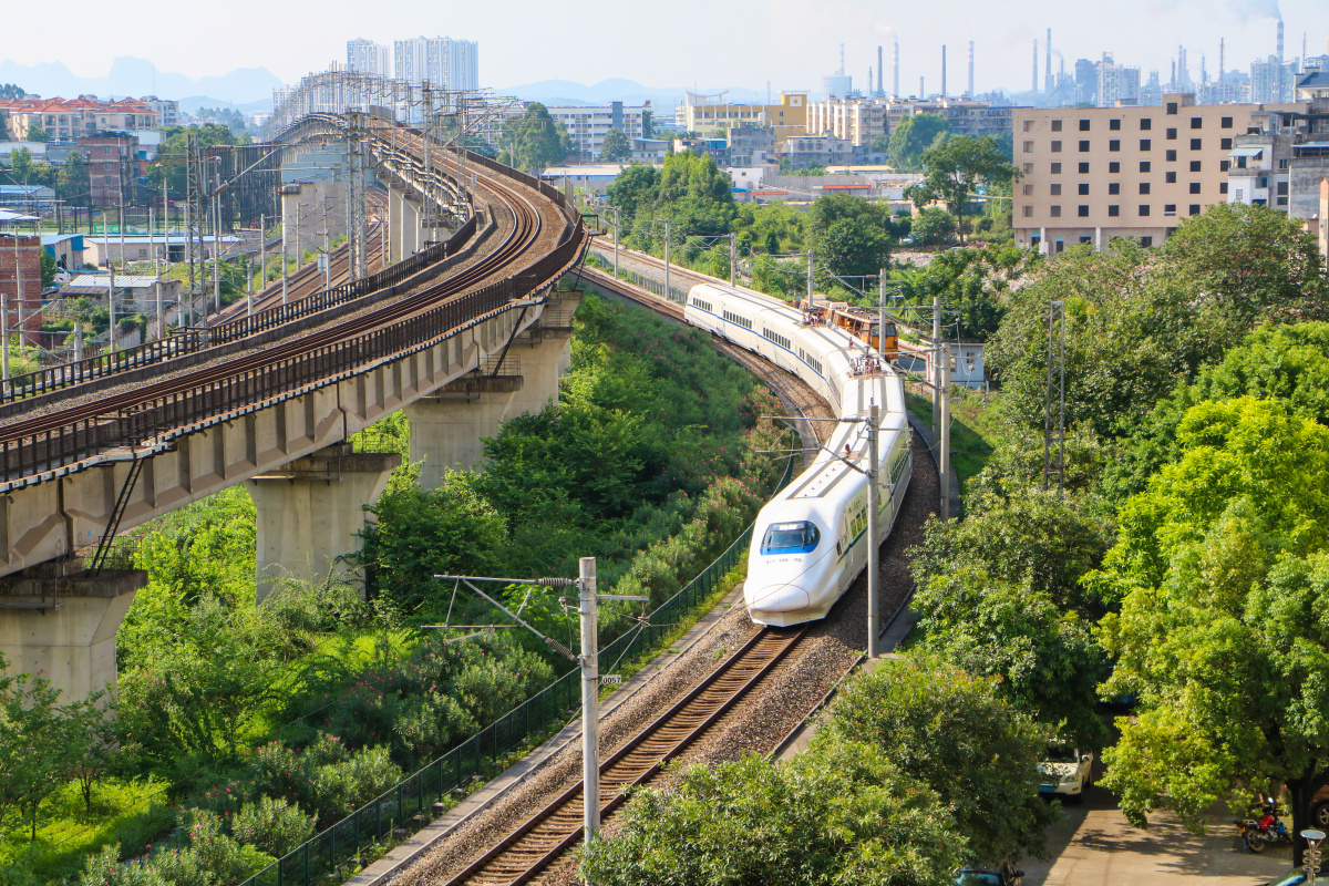 衡柳线上的crh2a动车组