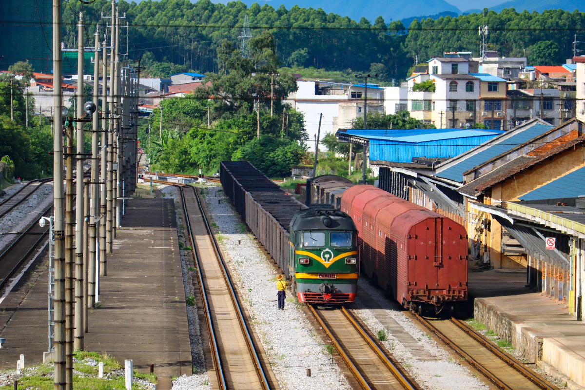 湘桂线依旧活跃的东风4b
