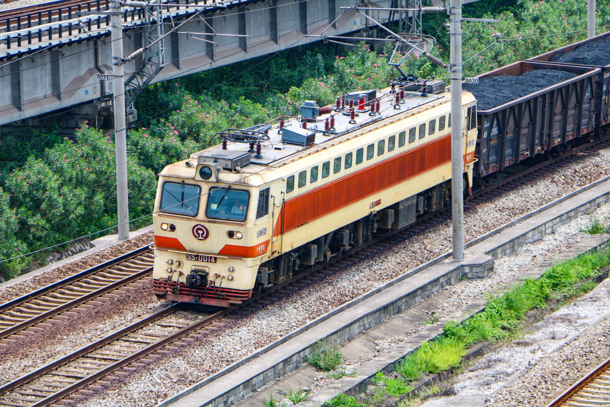 依旧活跃在线上的韶山7型电力机车 - 和谐电3c-0869 - 图虫