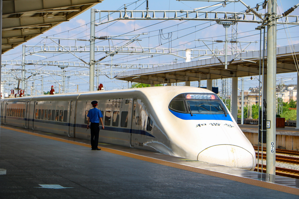 驶向下一站的crh2a动车组