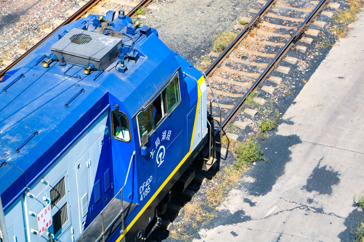 神奇的大秦铁路:太局湖段df4dd机车大秦铁路归太原铁路局管辖,所以你