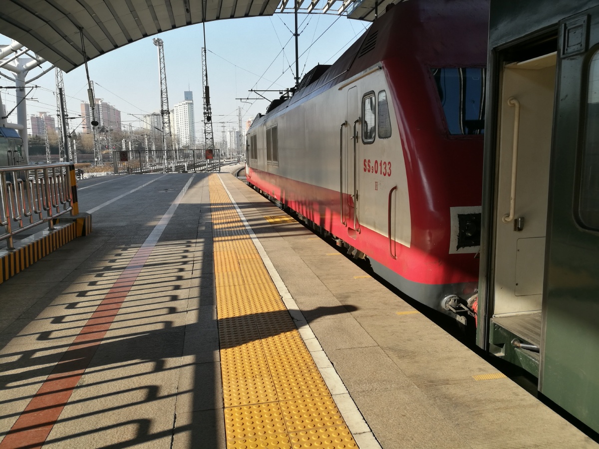 韶山9 0133 牵引京广神车之一z35次