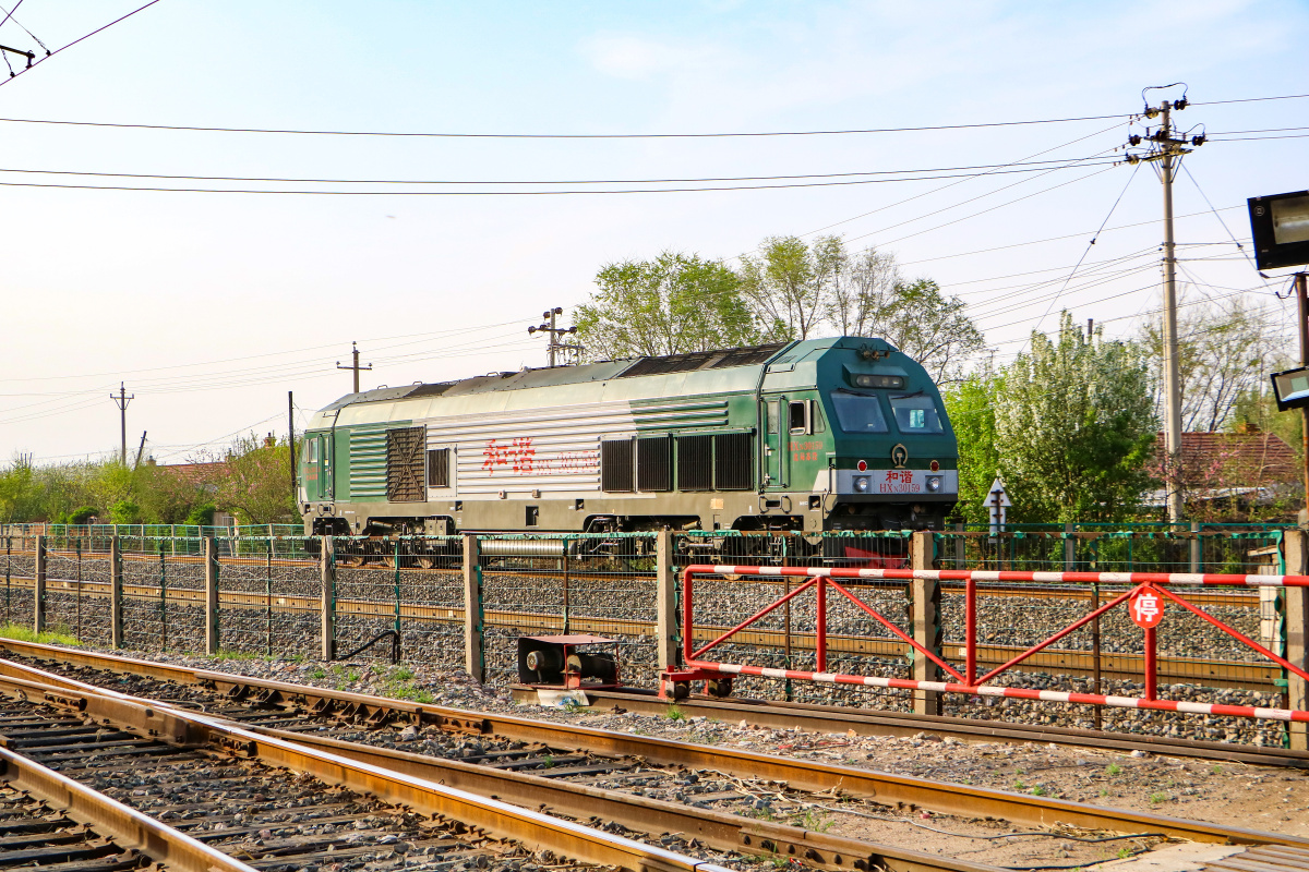 沈丹线上的和谐n3大功率内燃机车