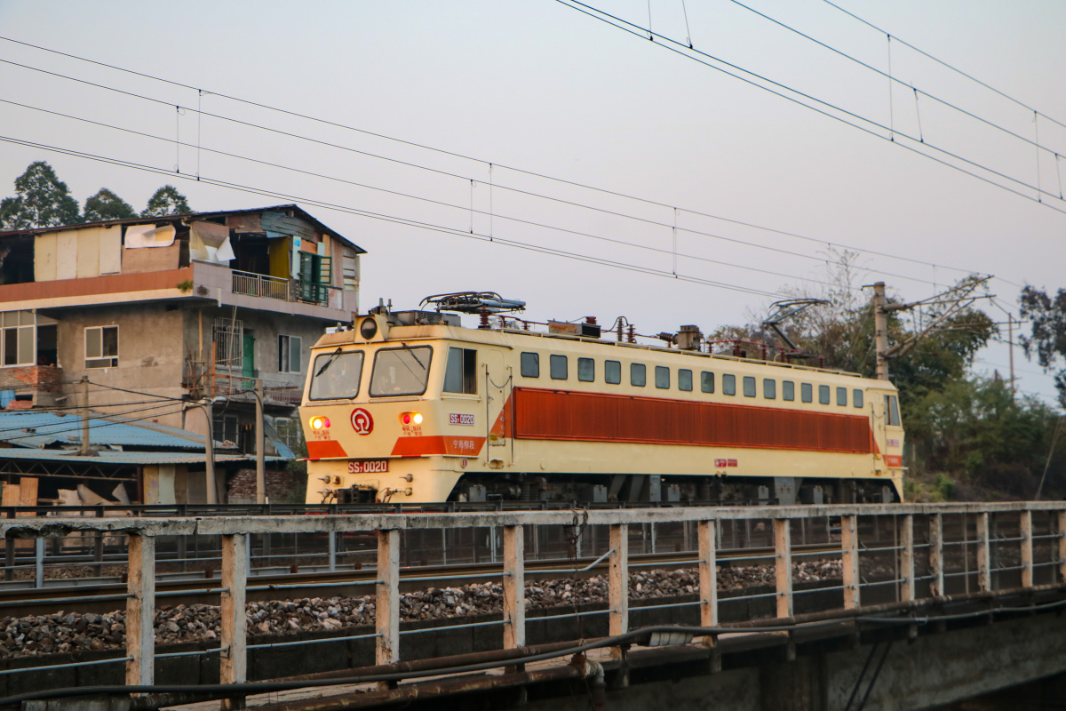 韶山7电力机车