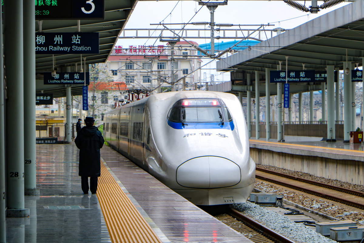 crh2a动车组驶出柳州站 - 和谐电3c-0869 - 图虫