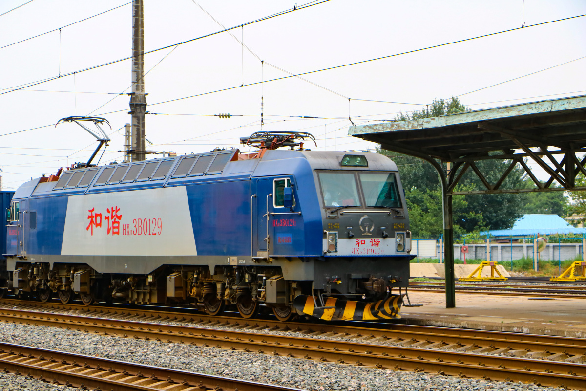 和谐电3b0129和谐电3b货列通过苏家屯站