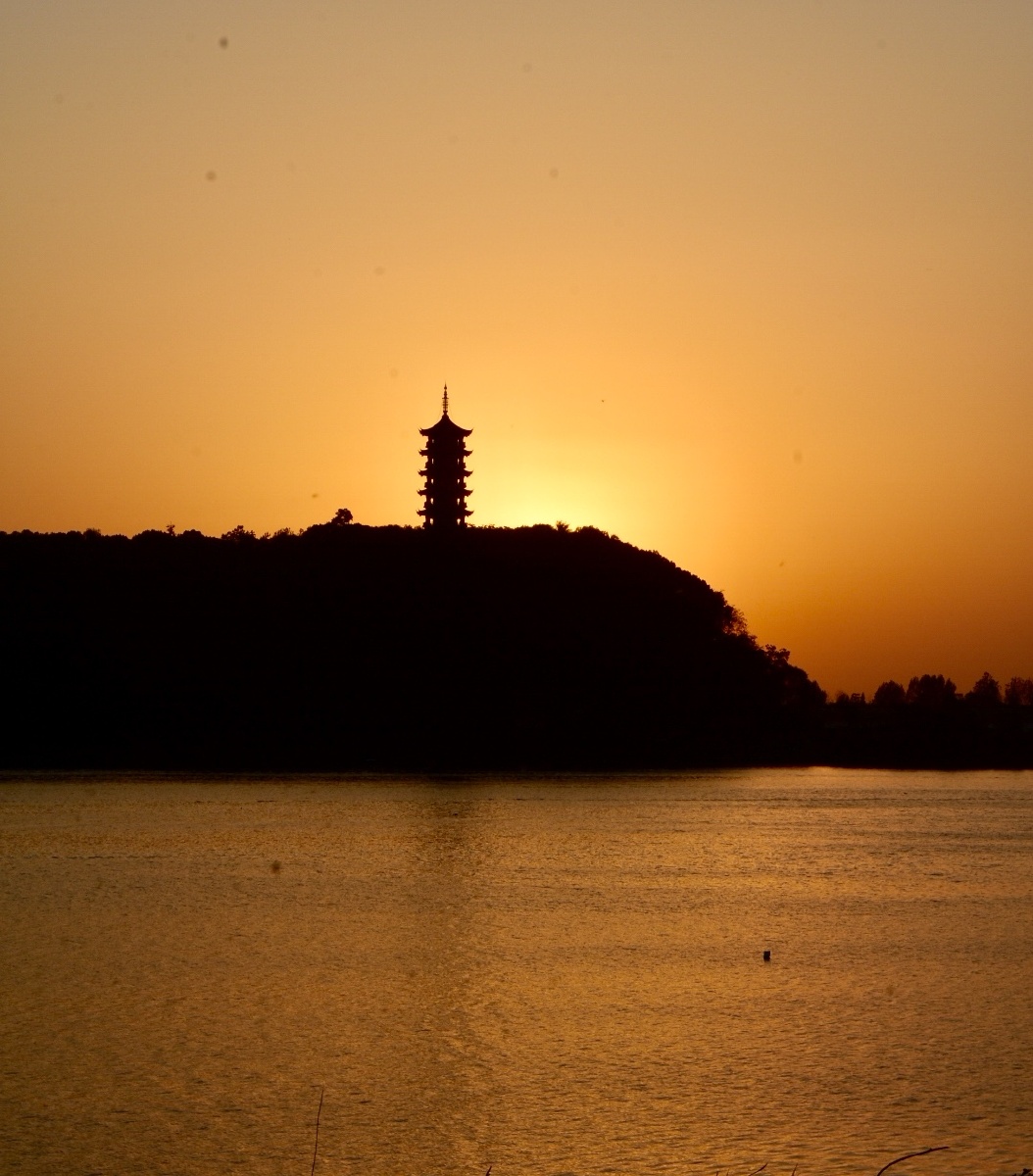 常德地标巜夕照孤峰》