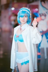 700798