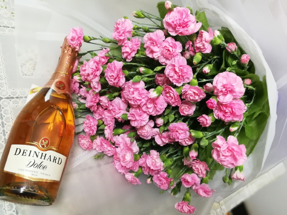 鲜花美酒,甜蜜标配