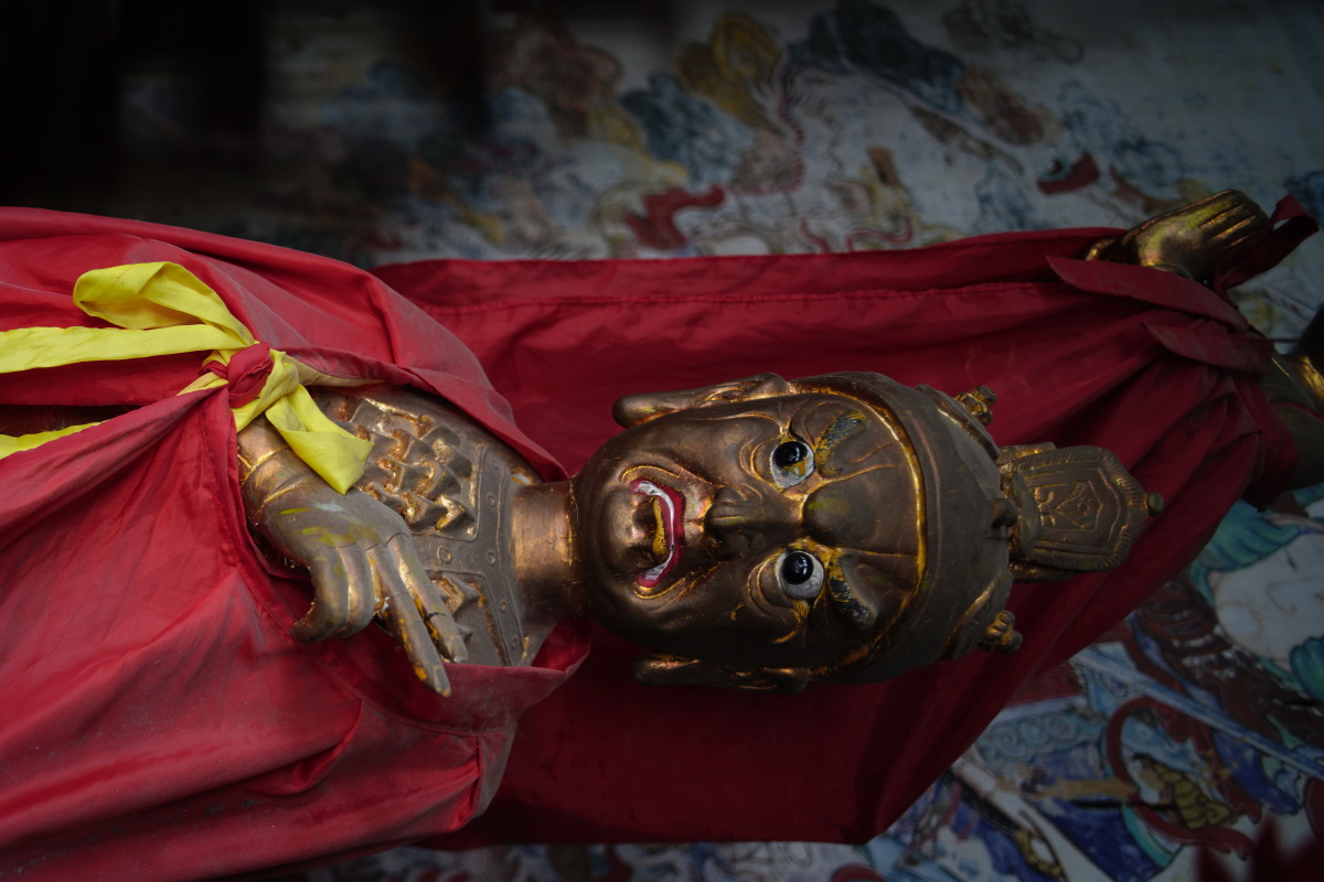 山西繁峙县三圣寺当代造像2000年左右中间这个标准忿怒