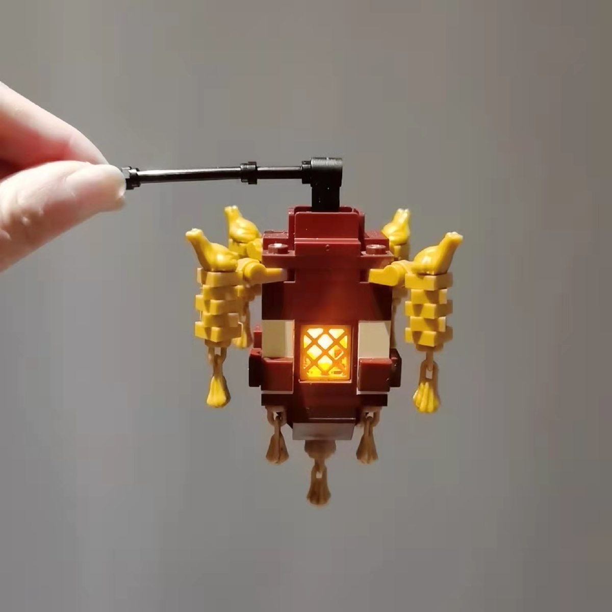 乐高宫灯加了发光件