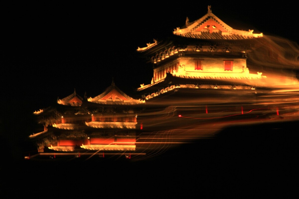 历史的沙漏将时光一步步的推进，高楼的林立，不断拓宽的街道，俨然留给古建的空间越来越少，时光是不断流逝的，但是仅存的历史的精华我们一定要珍惜。珍惜历史，珍惜古建，将古建传承下去。