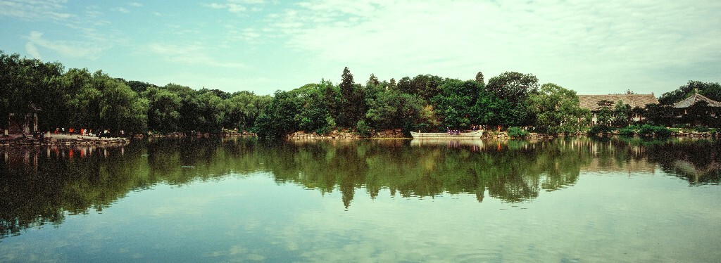 盛夏的湖心岛,水天一色。