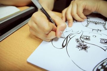 看别人画画总是充满惊喜，因为不知道下一笔落在哪里