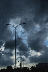 雨，不停落下来