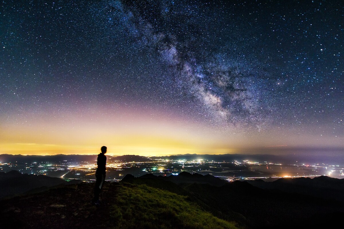 星河下的这片灯火是我的城池——6月14日于北京