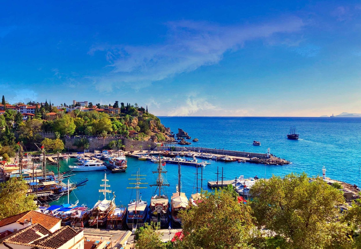 【避风港湾】拍摄于土耳其安塔利亚卡勒伊奇海湾.