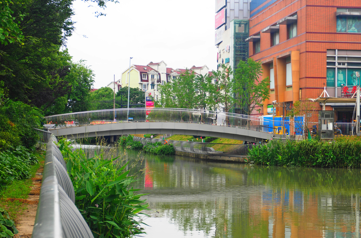 新泾港西郊百联桥