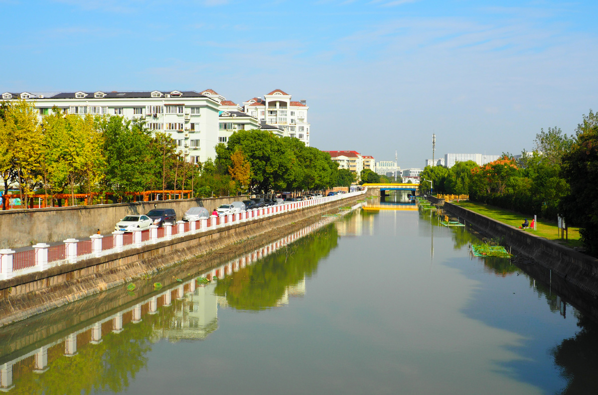新泾港东兰路桥北望