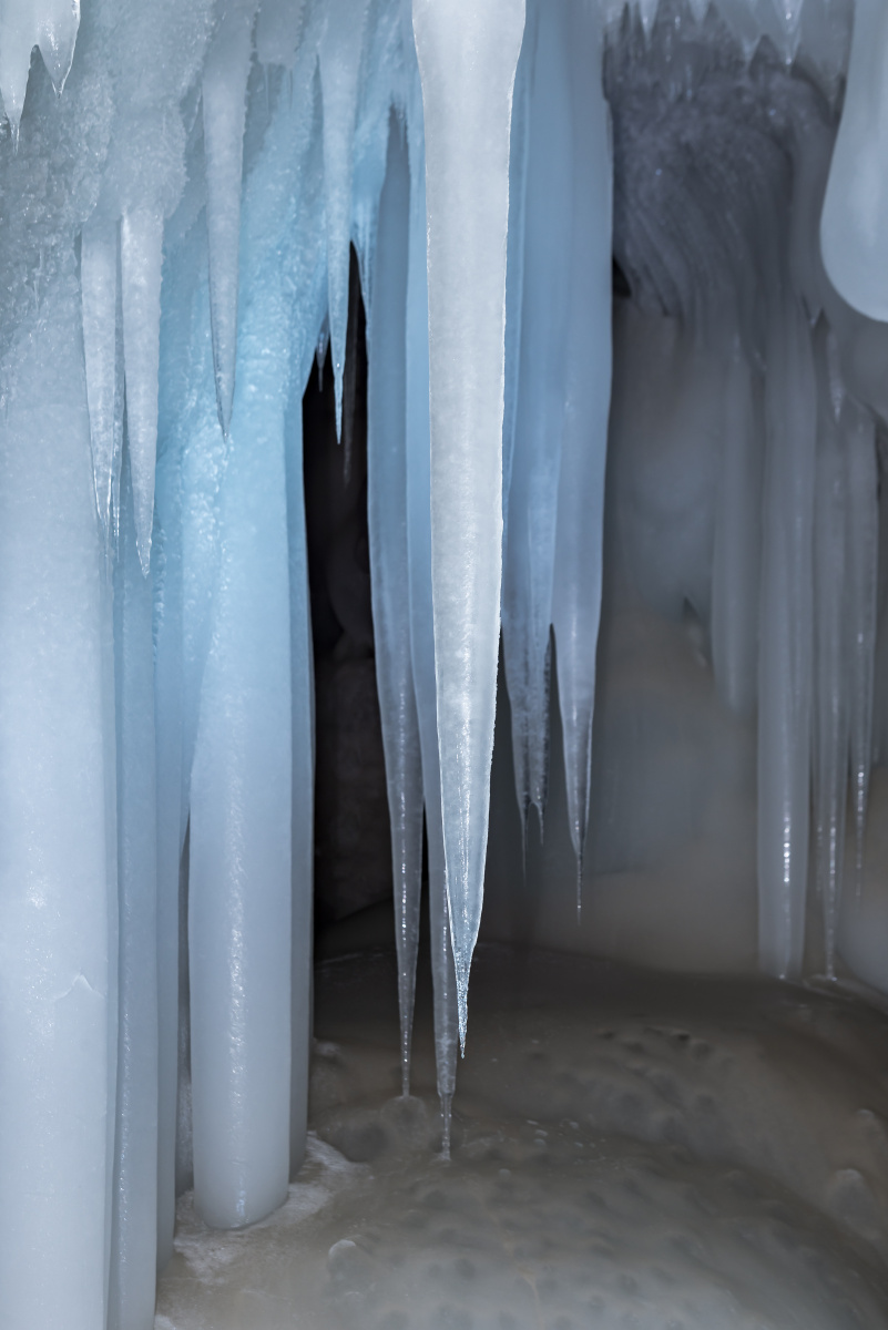 冰冻世界凉爽一夏芦芽山万年冰洞