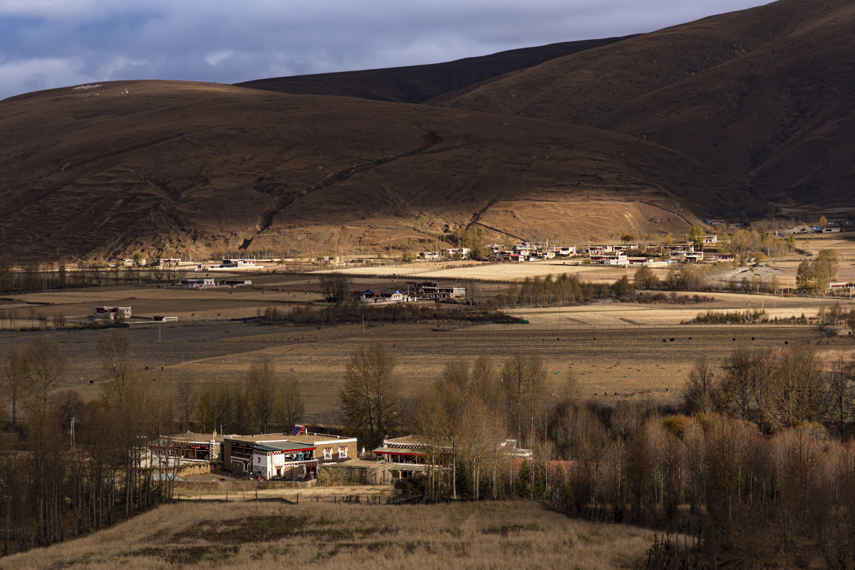 一米阳光摄于甘孜州八美镇