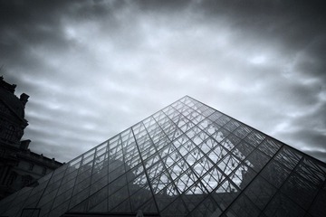 金字塔 @Paris 2010
