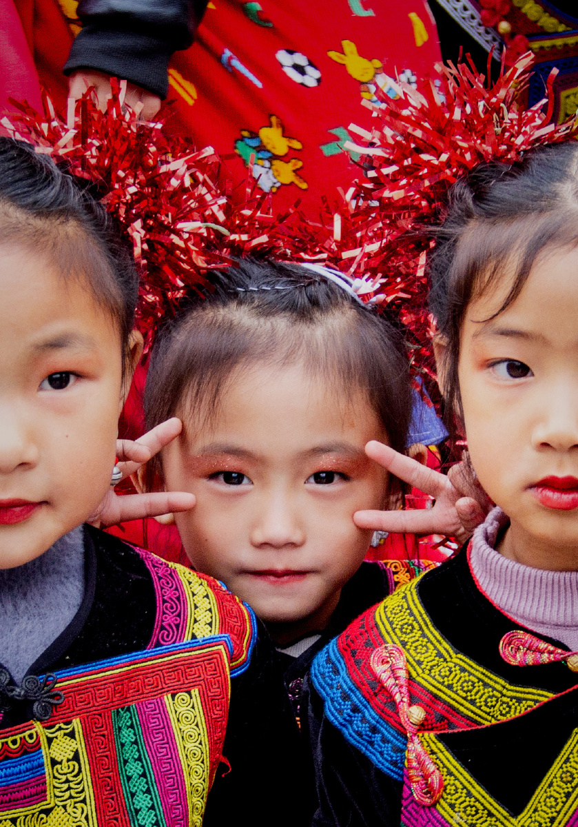 节日的彝族小女孩
