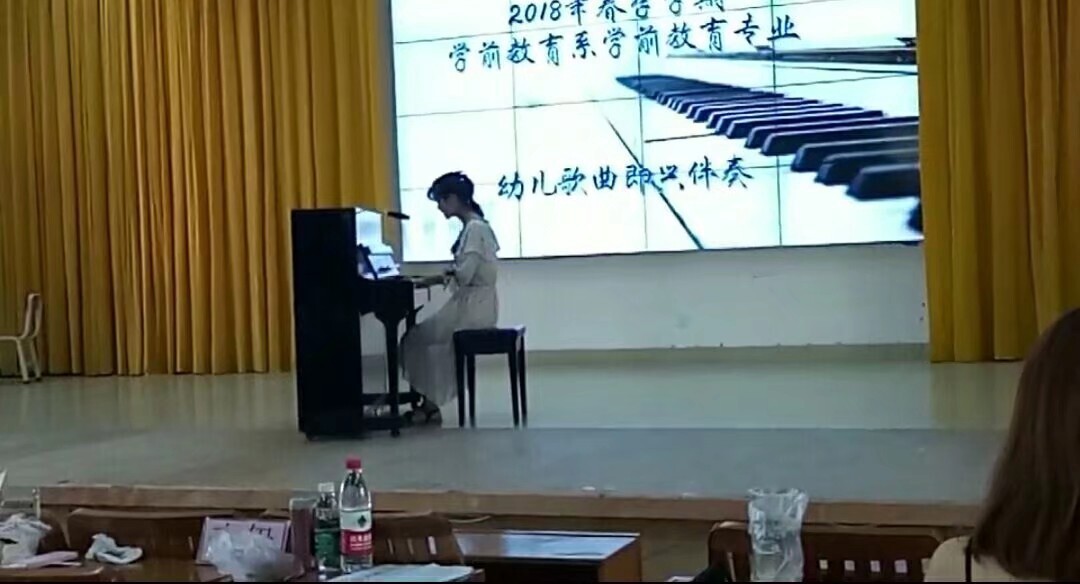 弹钢琴快曲子手臂如何放松,学习钢琴放松外紧内松，从中心开始