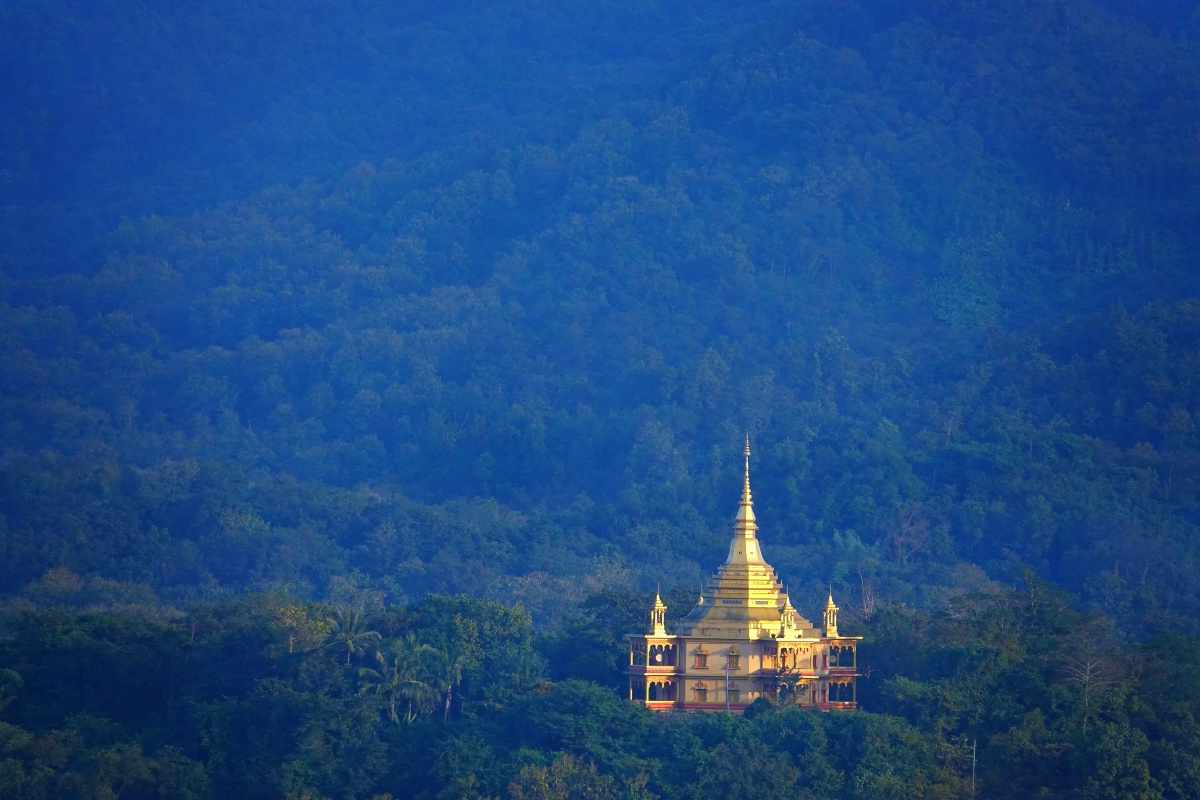 琅勃拉邦浦西山远眺 - 奔跑大叔 - 图虫