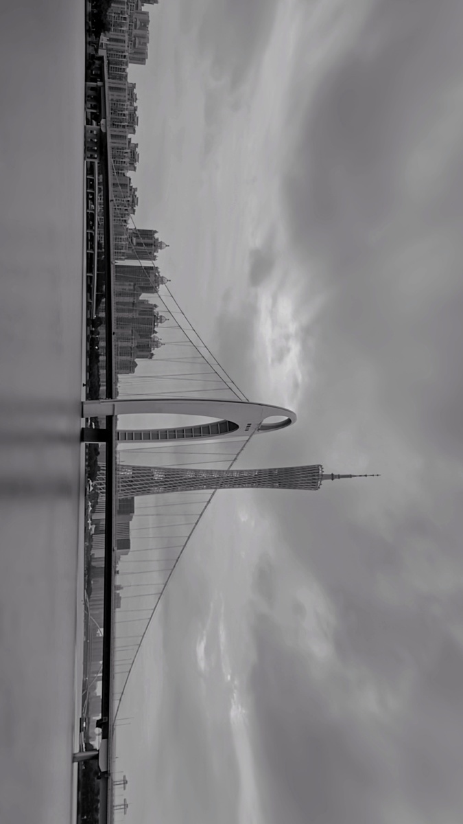 阴雨天里的广州塔,猎德大桥.