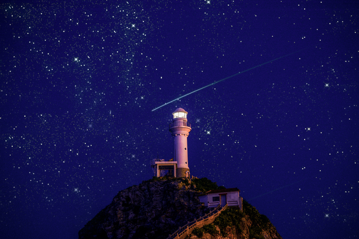 夜色灯塔