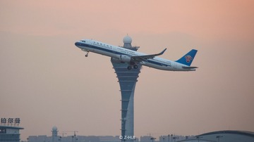 3176872