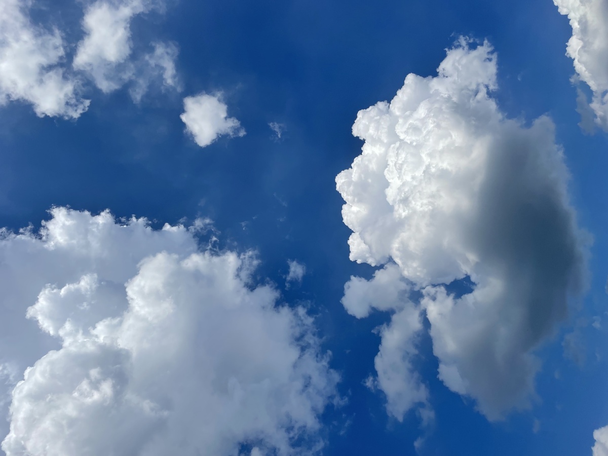 天空之蓝原生图无滤镜