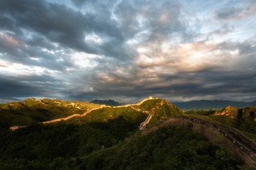 日照金山