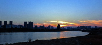 夕阳下的东浦大湾区