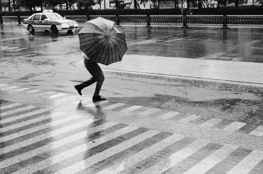 横飞的雨