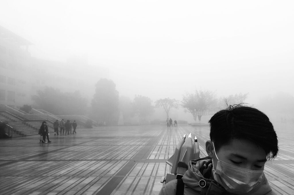 恶劣的天气给室外实习的同学们带来了不小的麻烦