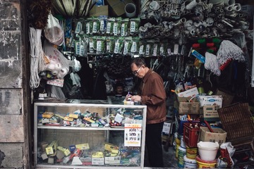 五金店