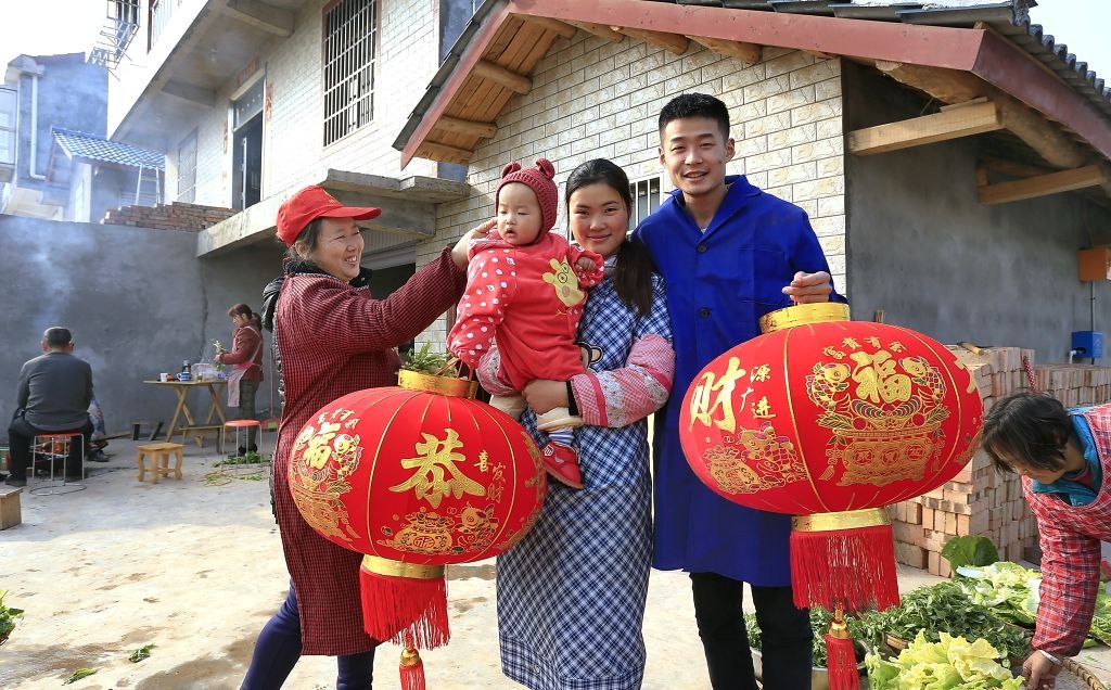 新农村里过新年