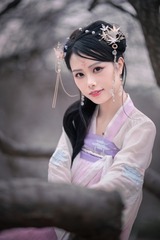 891728